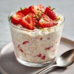 Strawberry Cheesecake Overnight Oats