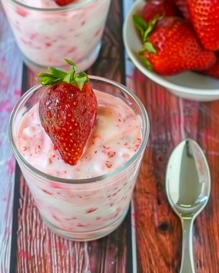 2-Minute Strawberry Yogurt Dessert