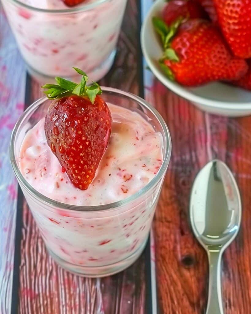 2-Minute Strawberry Yogurt Dessert
